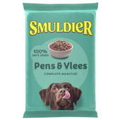 Smuldier dierenvoeding pens en vlees